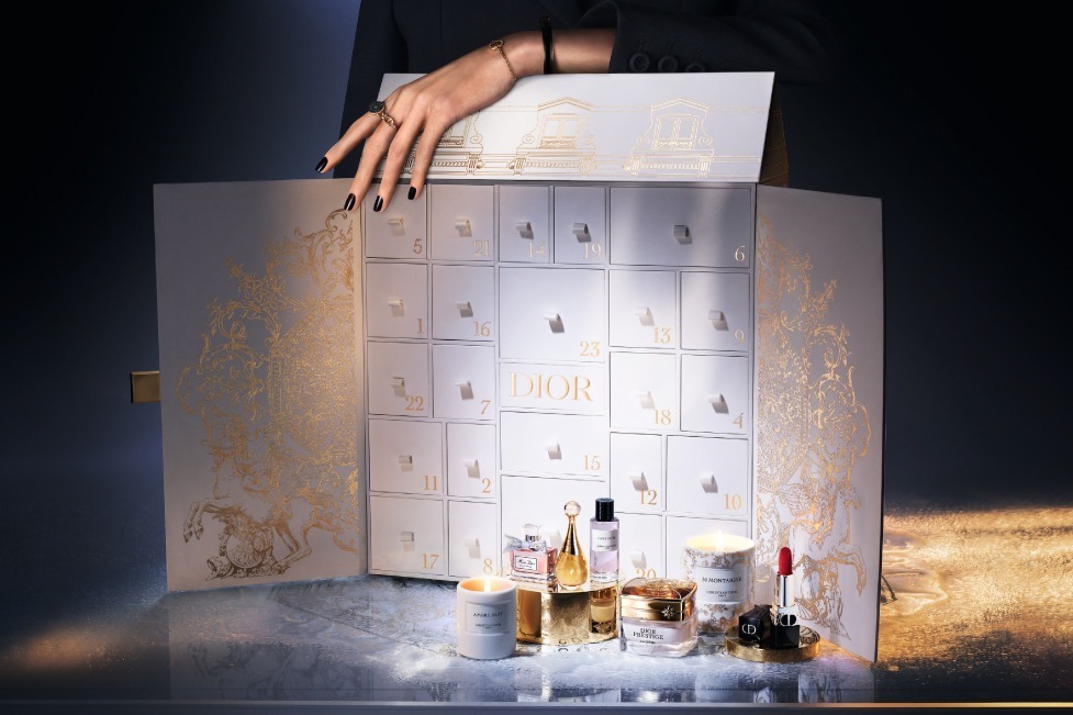 ディオール22年クリスマスコフレ、人気コスメたっぷり！“星座が煌めく