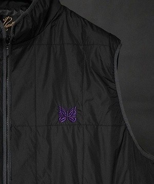 ニードルズ“パープルの蝶の刺繍”を施したキルティングベスト、アーバン