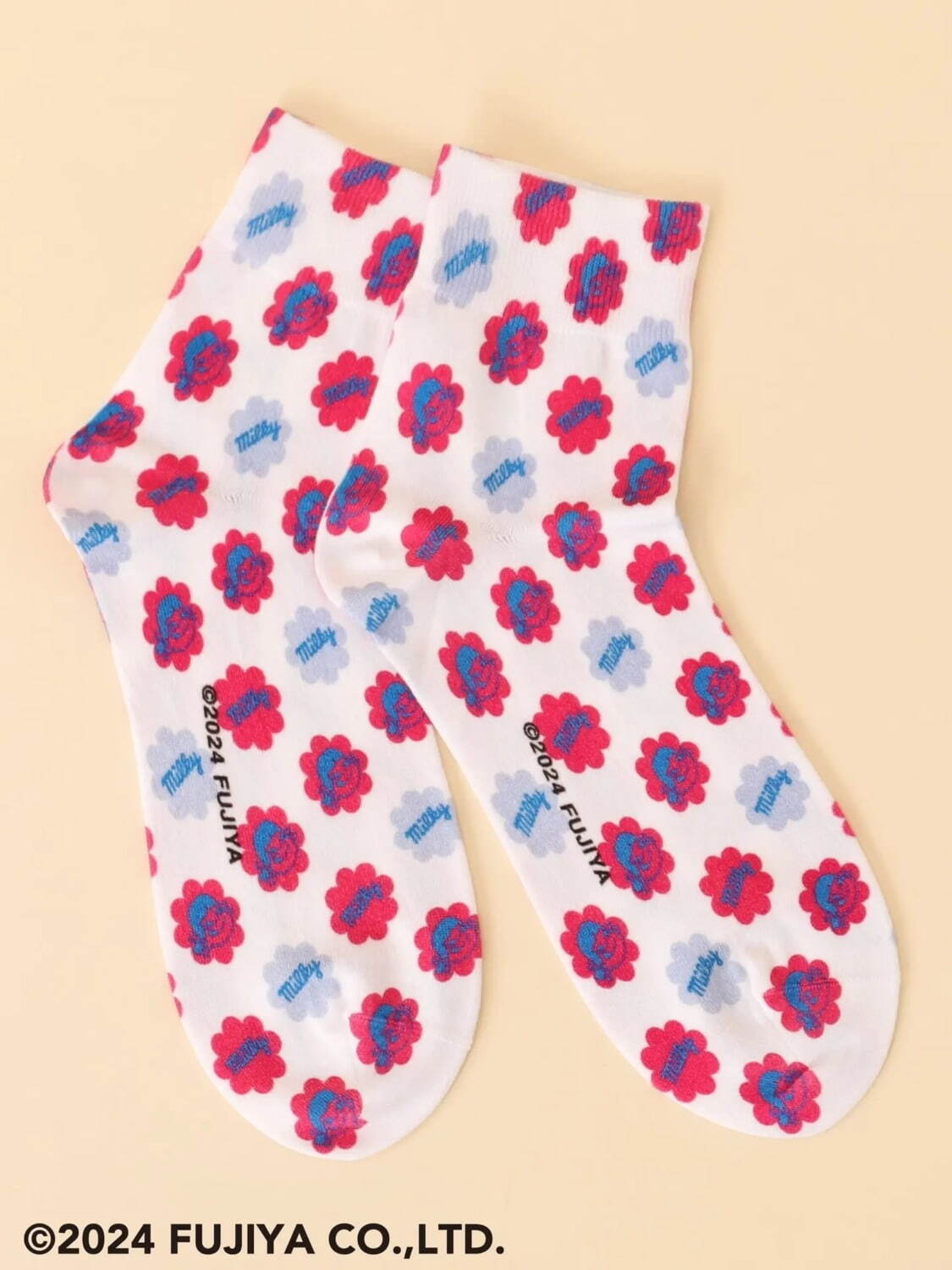 写真11/13｜タビオ×不二家「ペコちゃん」靴下、ワンポイント刺繍