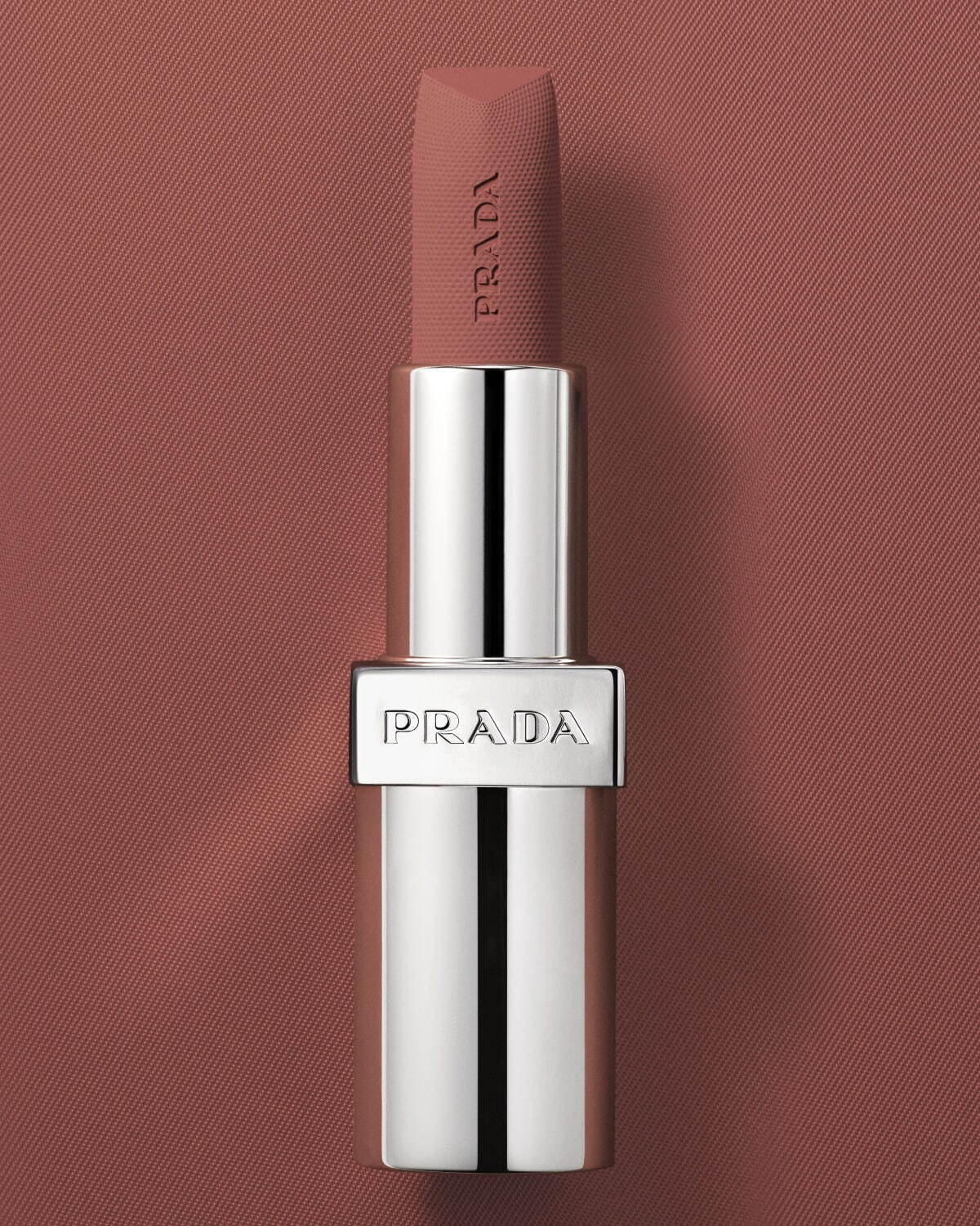 プラダ ビューティのリップ「モノクローム」に24年夏新ヌードカラー