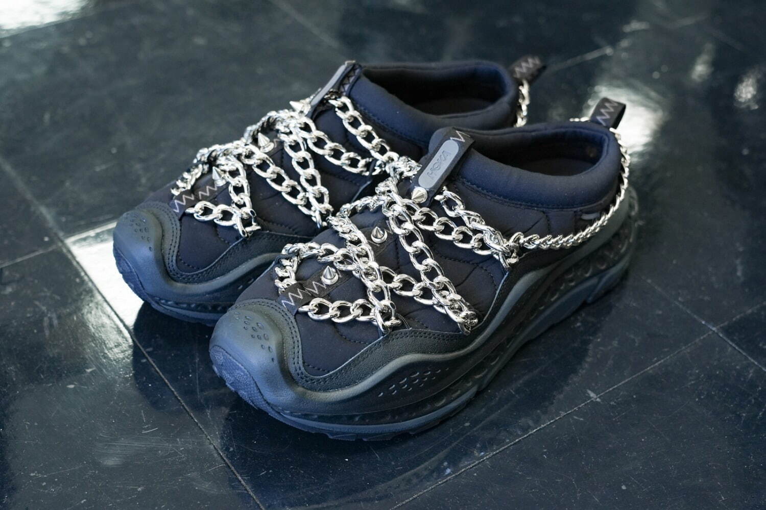 写真4/5｜ジュンヤ ワタナベ×ホカ24年秋冬、“チェーン”を配した