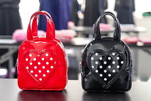 コム デ ギャルソン・ガール“ドット柄ハート”のバッグ、レッドor