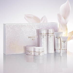 コスメデコルテ最高級「AQ」24年クリスマスコフレ、“ライン使いOK”化粧