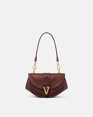 ヴェルサーチェから“V型エンブレム”輝く半円形ショルダーバッグ