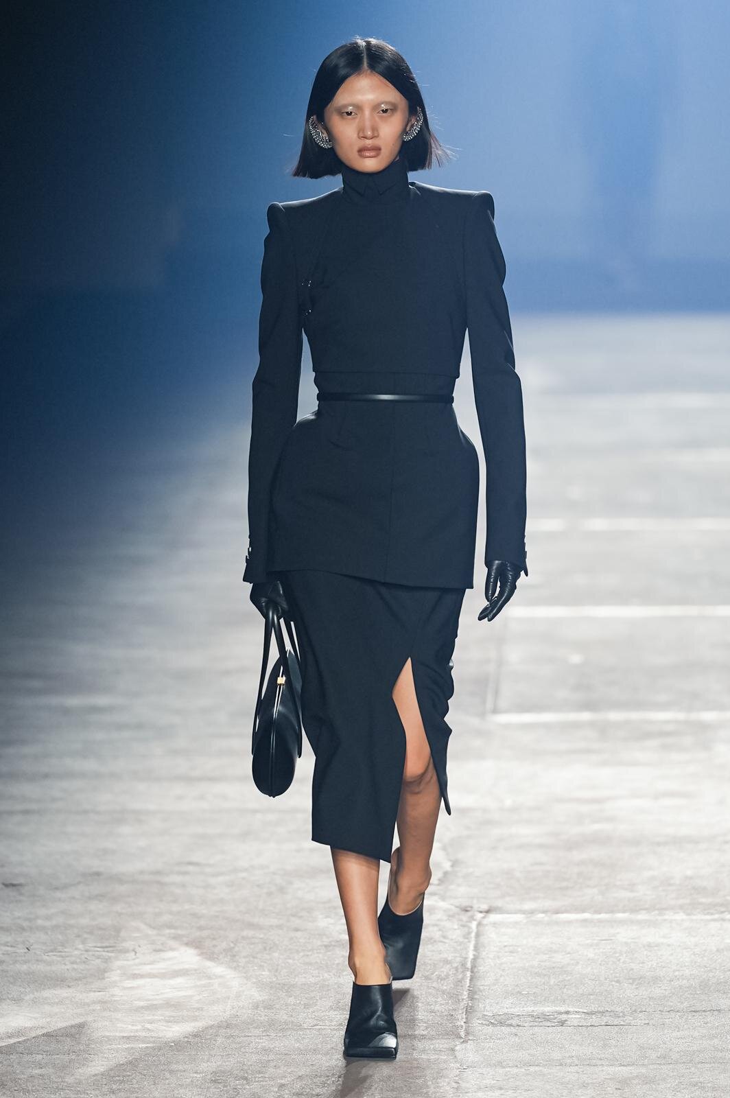 ミュグレー2026年春夏ウィメンズコレクション - 内なる官能性を