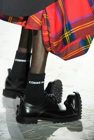 コム デ ギャルソン・オム プリュス“つま先を折り曲げた”シューズ