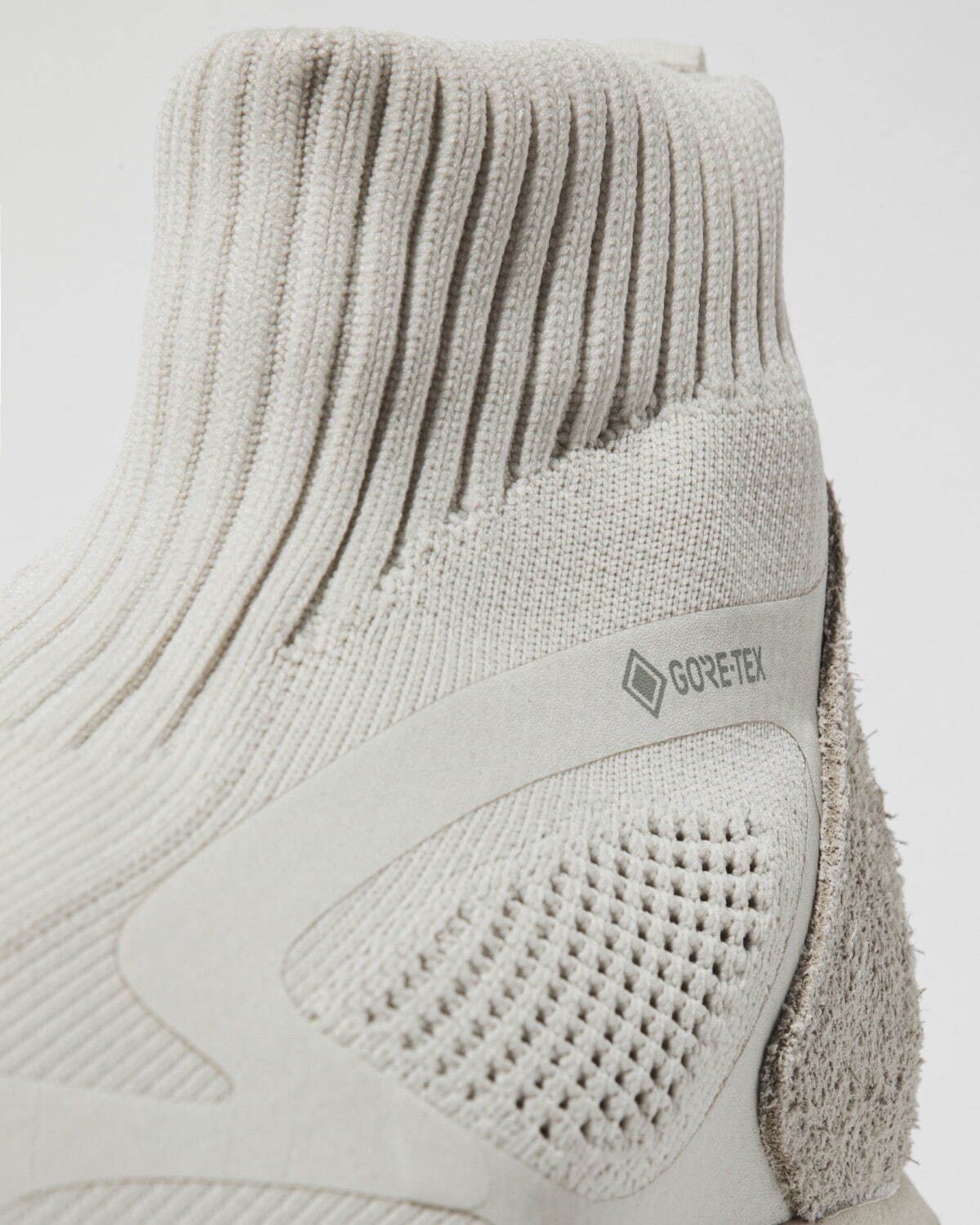 ミズノ×ノンネイティブ第4弾、ニット素材の防水ハイカットシューズに新