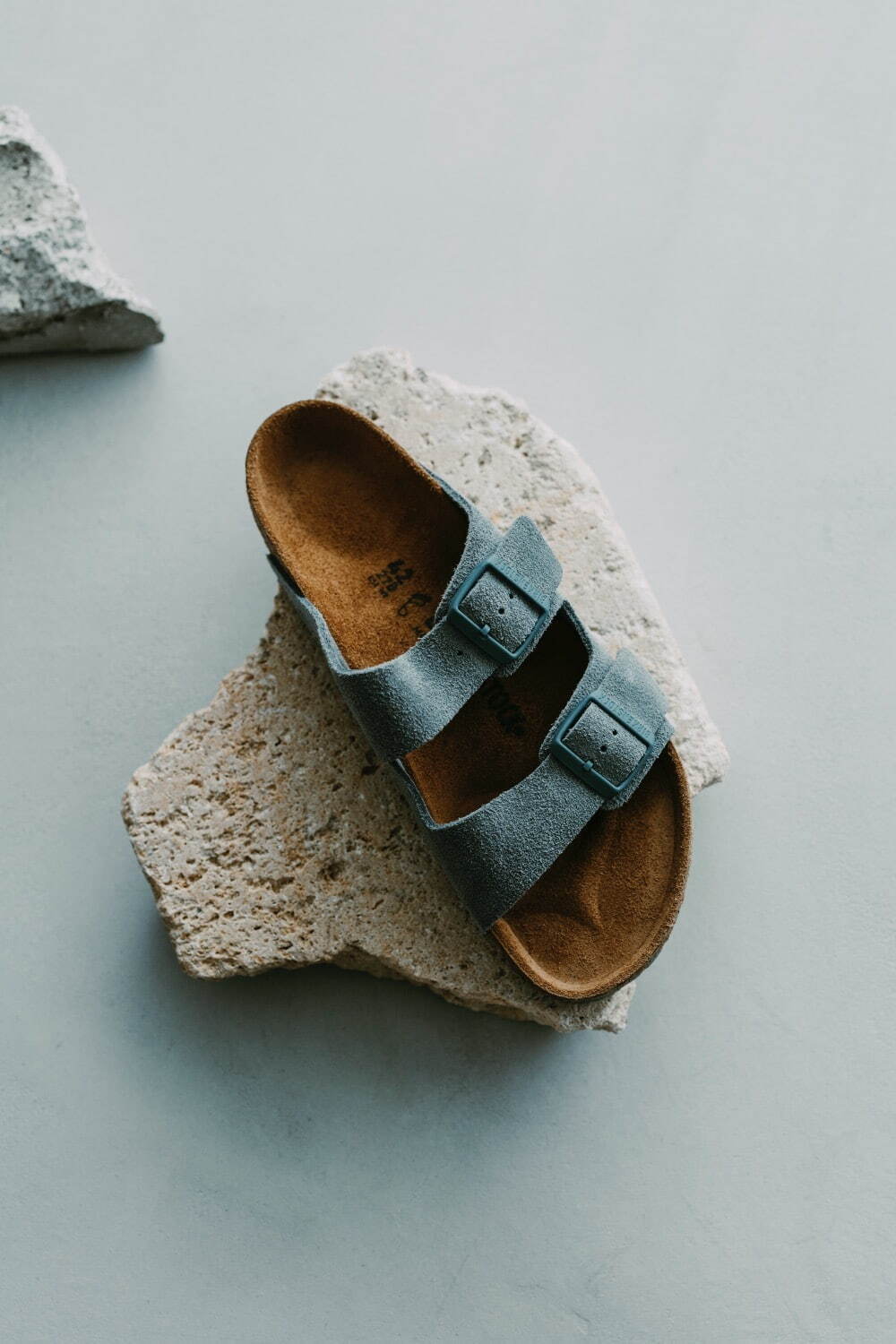 ビルケンシュトックのサンダル「アリゾナ」グレースエードのシップス