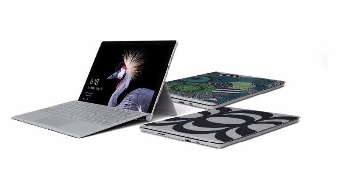 マリメッコ×マイクロソフト サーフェスのデバイスケース、菜園柄タイプ