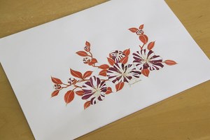 ゲラン、有田焼ボトルの香水「フォール フラワーズ」秋の花を纏った