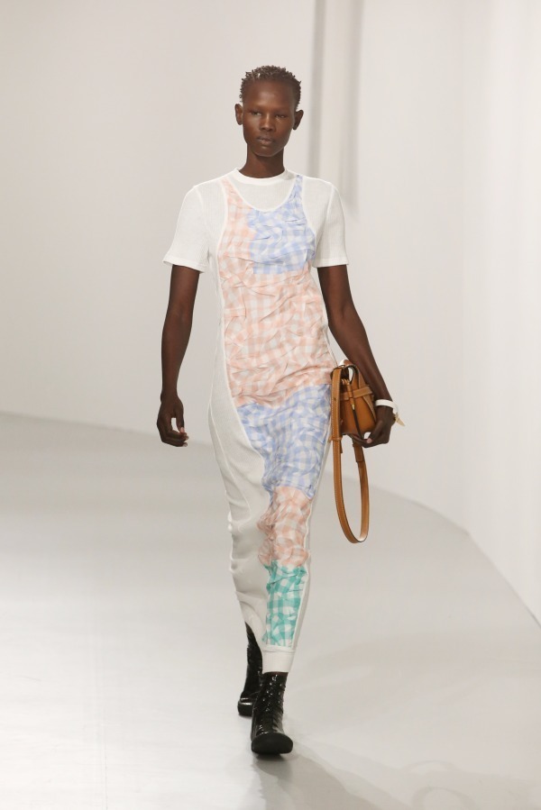 ロエベ(LOEWE) 2018年春夏ウィメンズコレクション - ファッションプレス