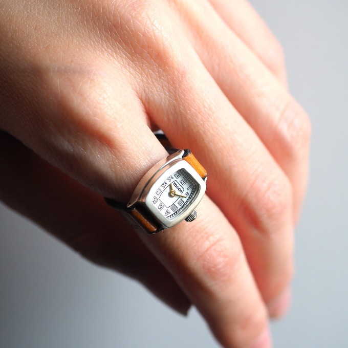 指輪感覚で着ける“指時計”「モコ(moco)」の新作、メタルバンド