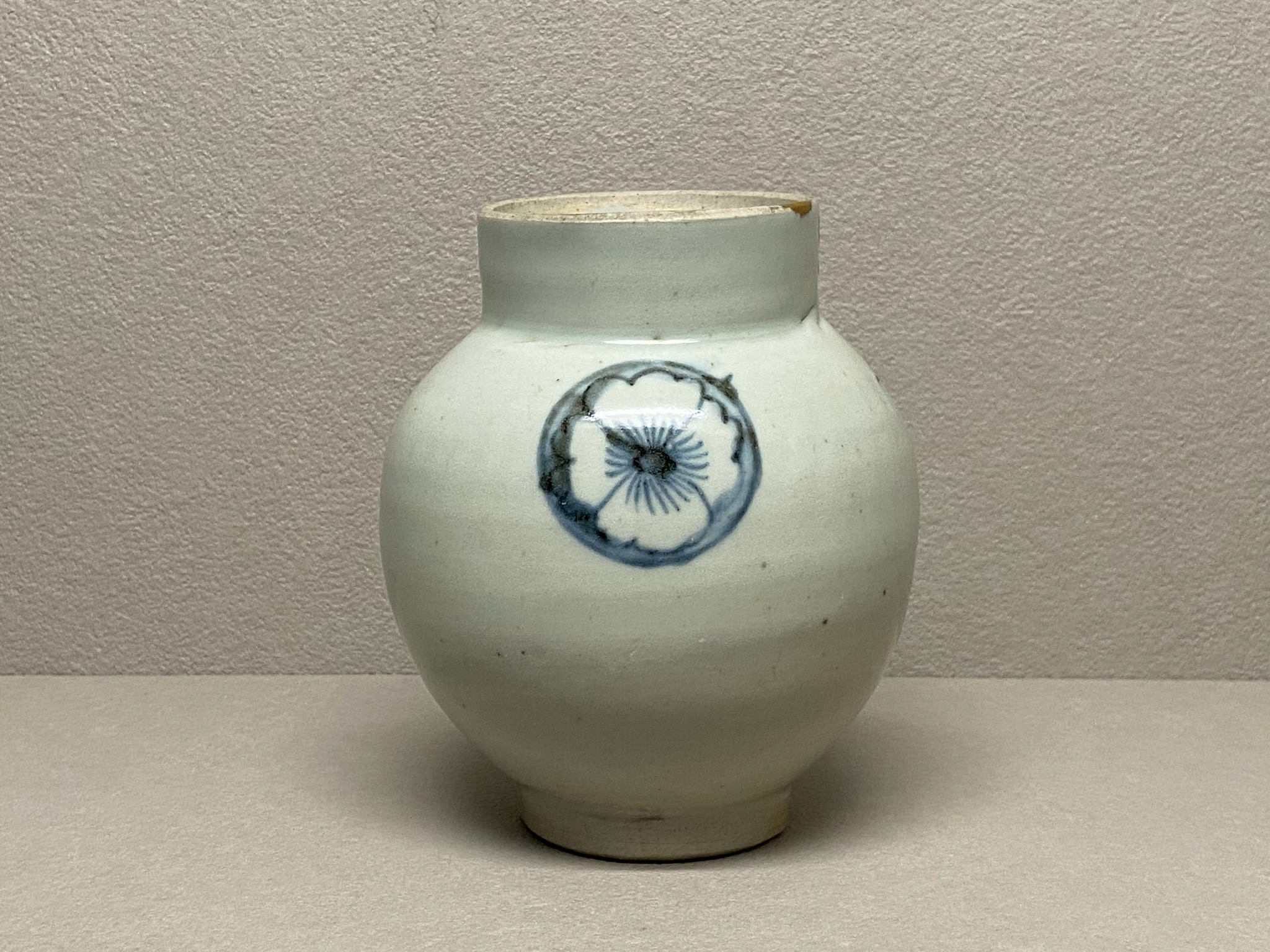 甍堂 - 初期伊万里花文壺 | 古美術品専門サイト fufufufu.com