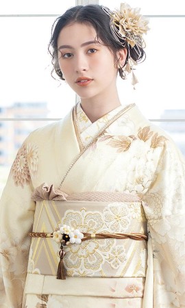 クリーム色に大輪の牡丹｜振袖大好き 【菊京屋】振袖レンタル 成人式