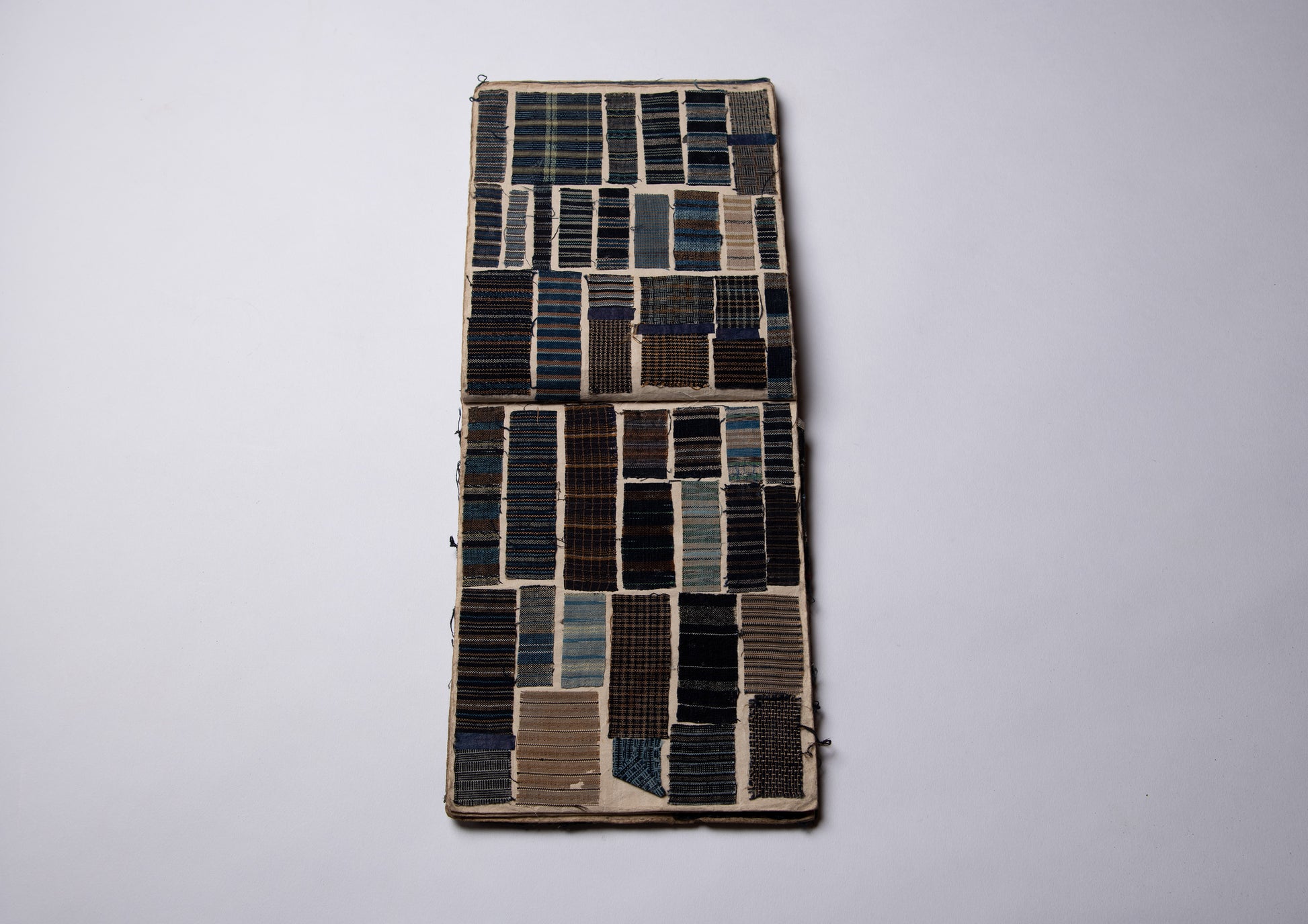 紺紙縞帳 / Shimacho on indigo paper – FRAGILE BOOKS