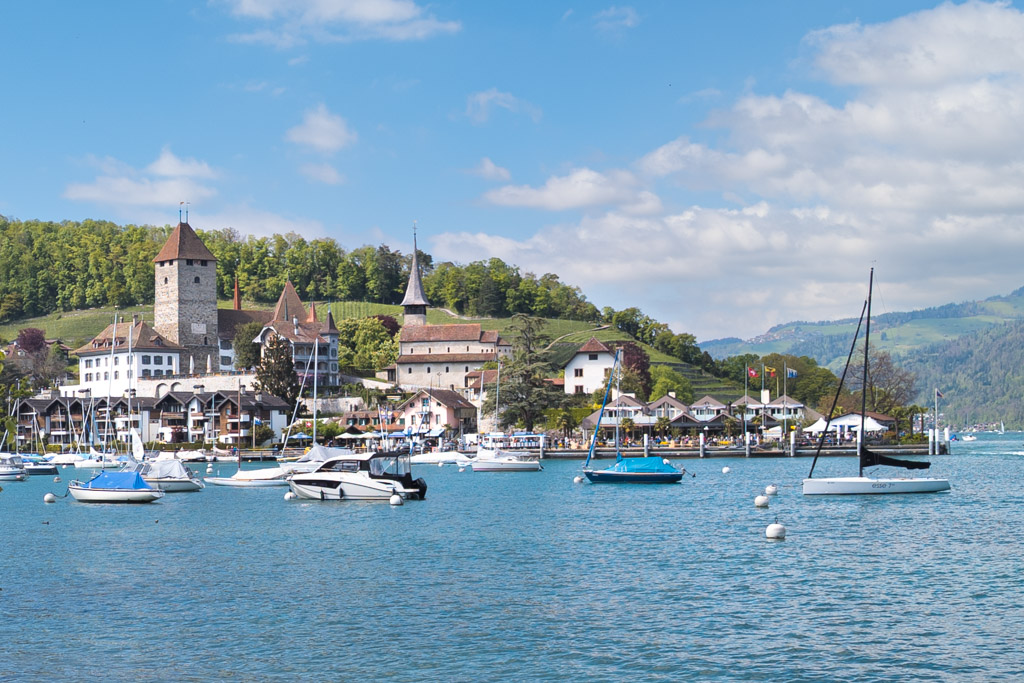 スイス】シュピーツ Spiez ～ぶどう畑とお城から湖畔へ半日散策