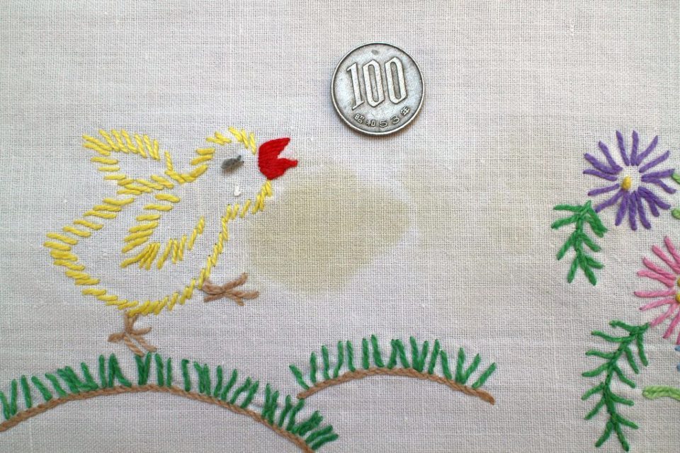 ウサギ刺繍のテーブルクロス87x87cm ウサギ刺繍のテーブルクロス