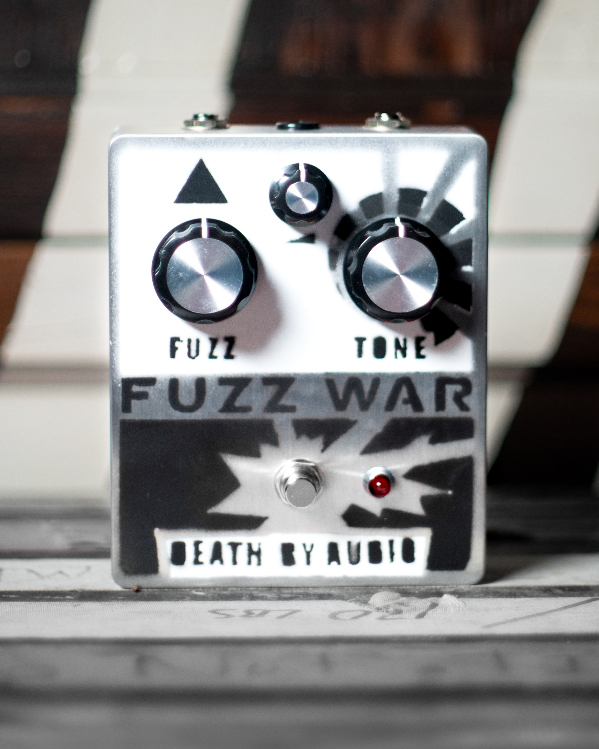 DEATH BY AUDIO FUZZ WAR PEDAL – FRET12