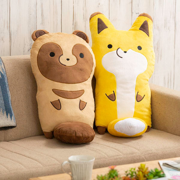 ぬいぐるみ ダイカットクッション(全2種) — 「タヌキとキツネ」公式サイト