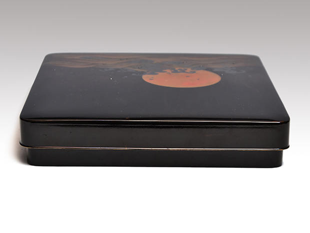 日の出に波蒔絵 硯箱 内側は月に秋草蒔絵 | 古美術ささき