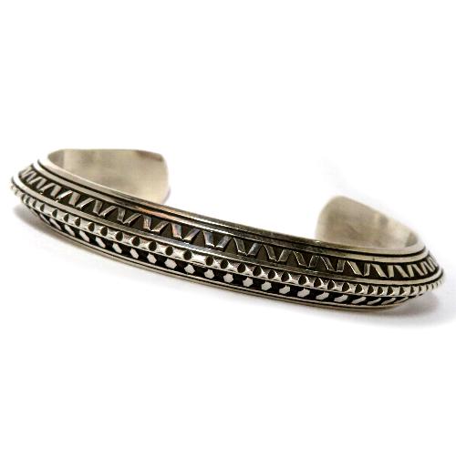 インディアンジュエリー バングル ナバホ族のブレスレット シルバー