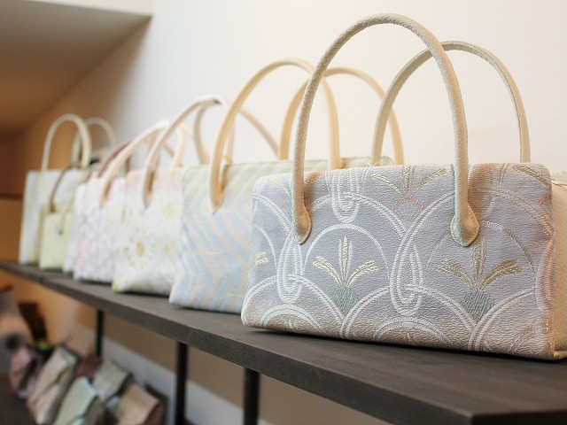 利休バッグの容量いろいろ – 加賀友禅・花嫁のれん :: きもの処 凛屋