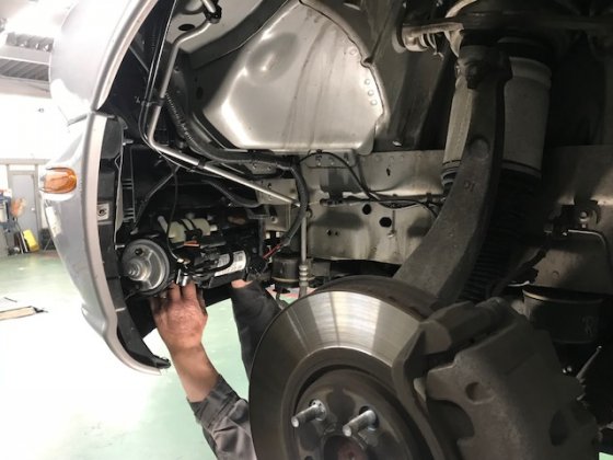 X350ジャガーXJ8のエアサスペンション修理 XJ ジャガー