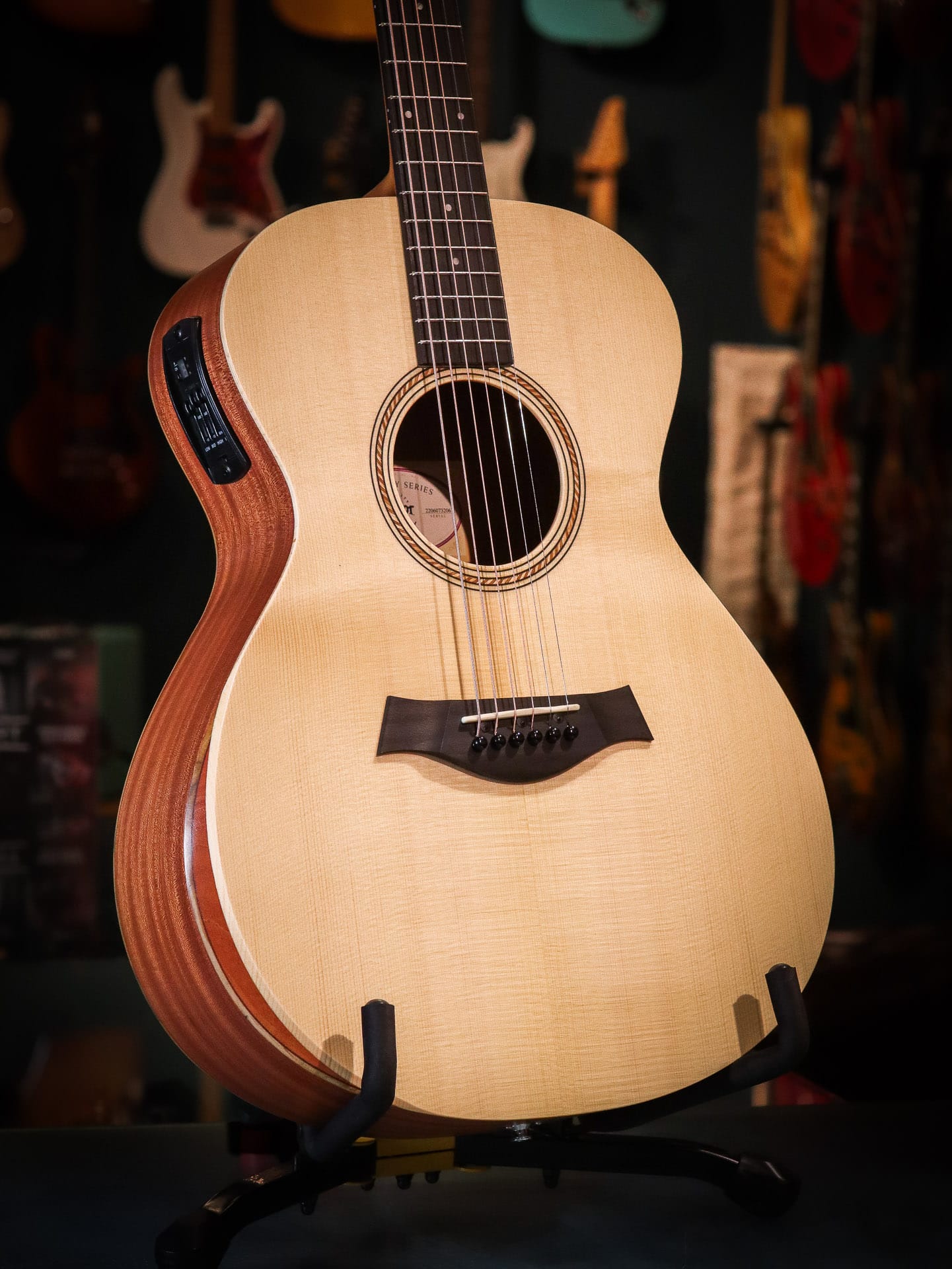 Taylor Academy 12e - Kauffmann's Guitar Store