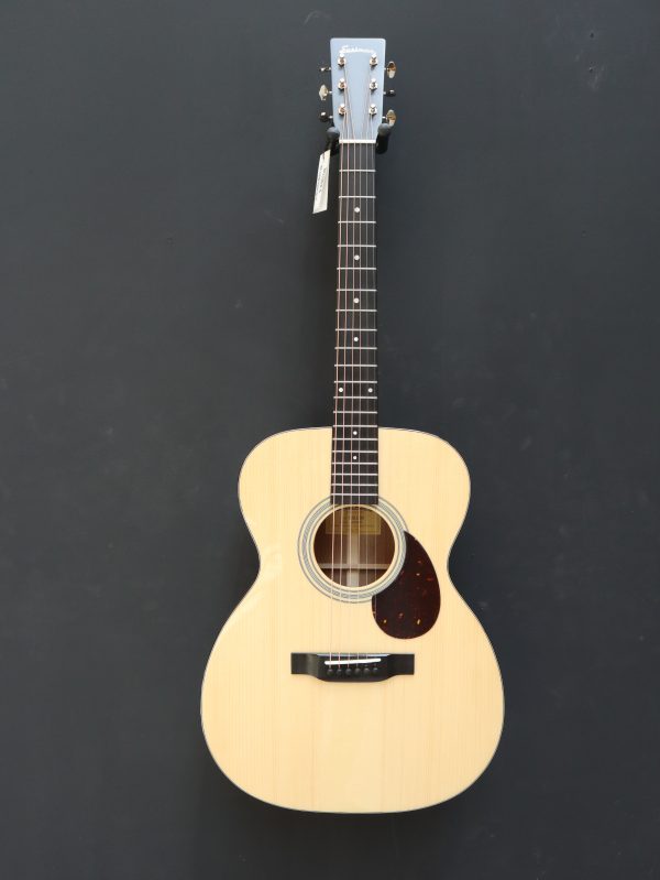 Eastman E10 OM - Kauffmann's Guitar Store