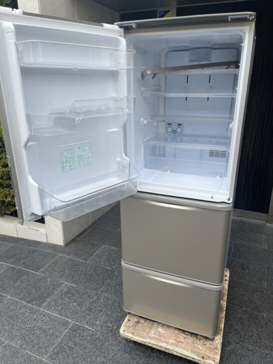 3ドア冷蔵庫（シャープ SJ-W352C-N 2017年）を小平市にて出張査定しま