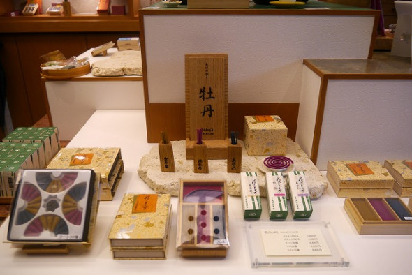 香りの世界へ 香司 鬼頭天薫堂（鎌倉） 特集 | カナロコ by 神奈川新聞