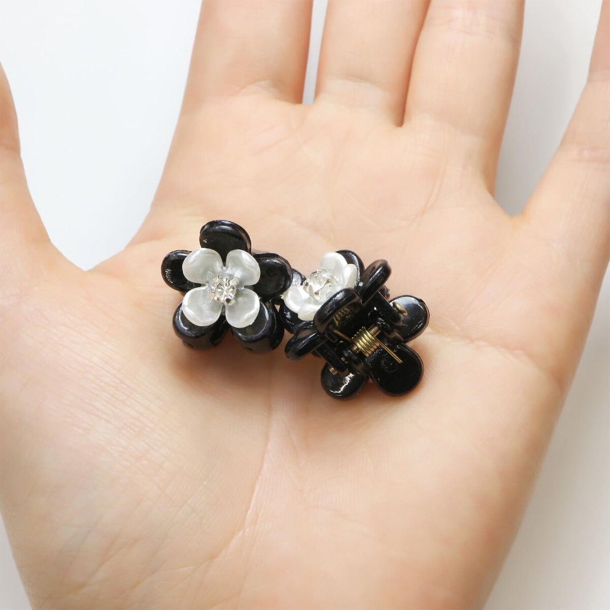 ヘアクリップ ミニ ラインストーン 花【ブラック】黒 かわいい 前髪 髪