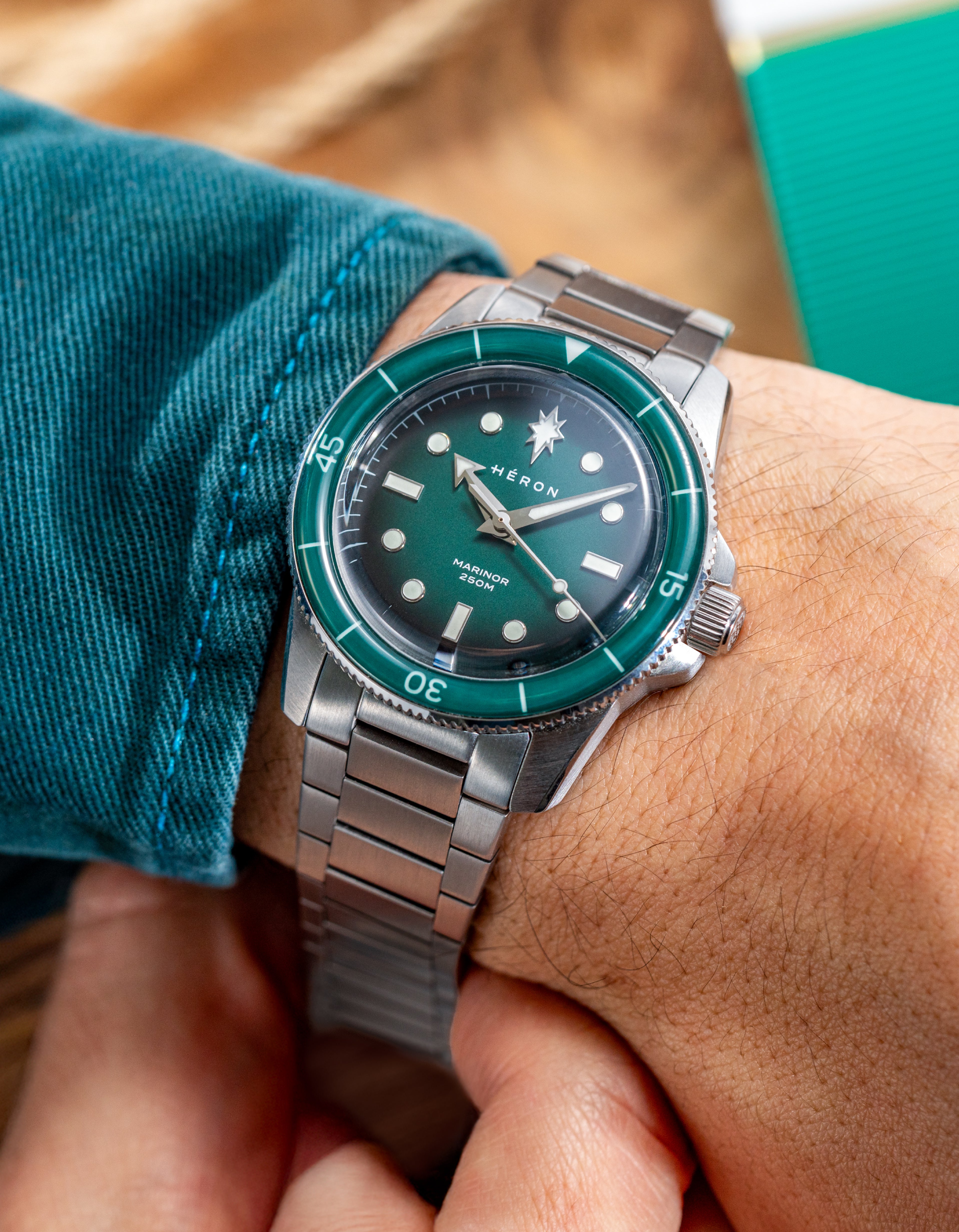Marinor - Menthol Green | Virtually Scratch-Proof – Héron Watches Inc.
