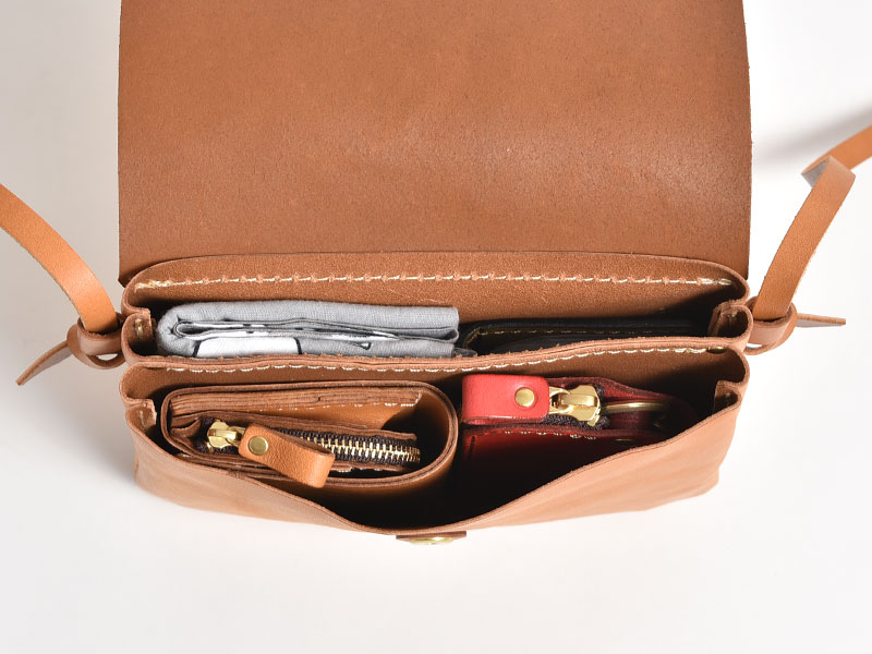 新作：2部屋サコッシュ(CP-9)｜革鞄・革小物のHERZ公式通販