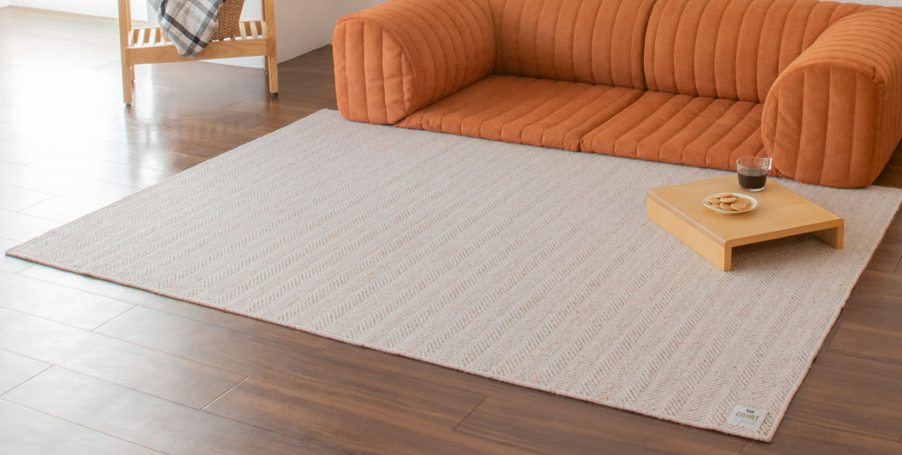 ラグやローソファーの上で使えるちょうどいいサイズのテーブル 「mii