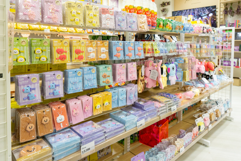 K-POPアイドルグッズに韓国の定番フードやコスメもある新店舗「K-POP