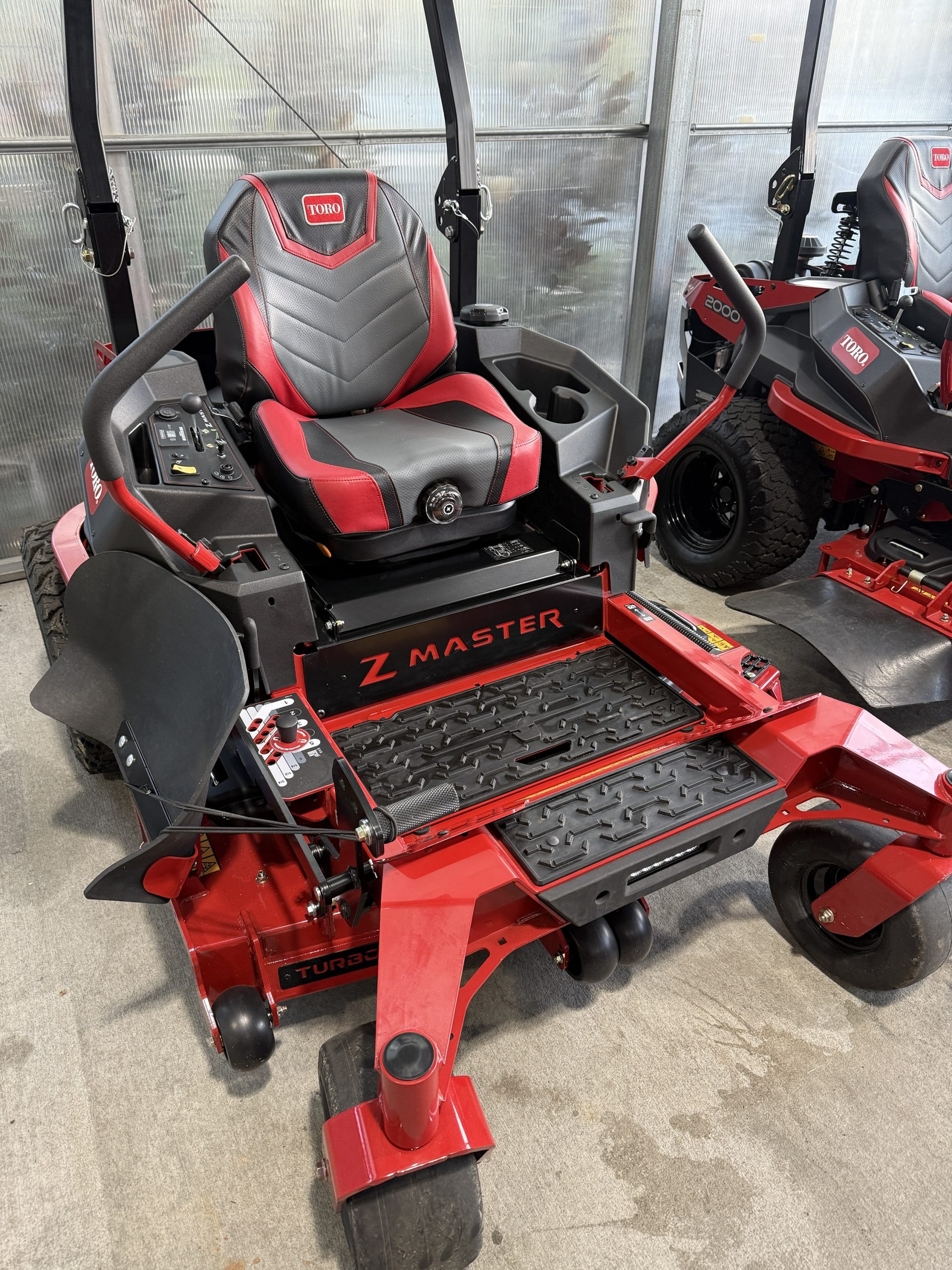 Toro 77283 52″ 2000 Series ZMaster® 24.5HP Toro | Hudson's Hardware