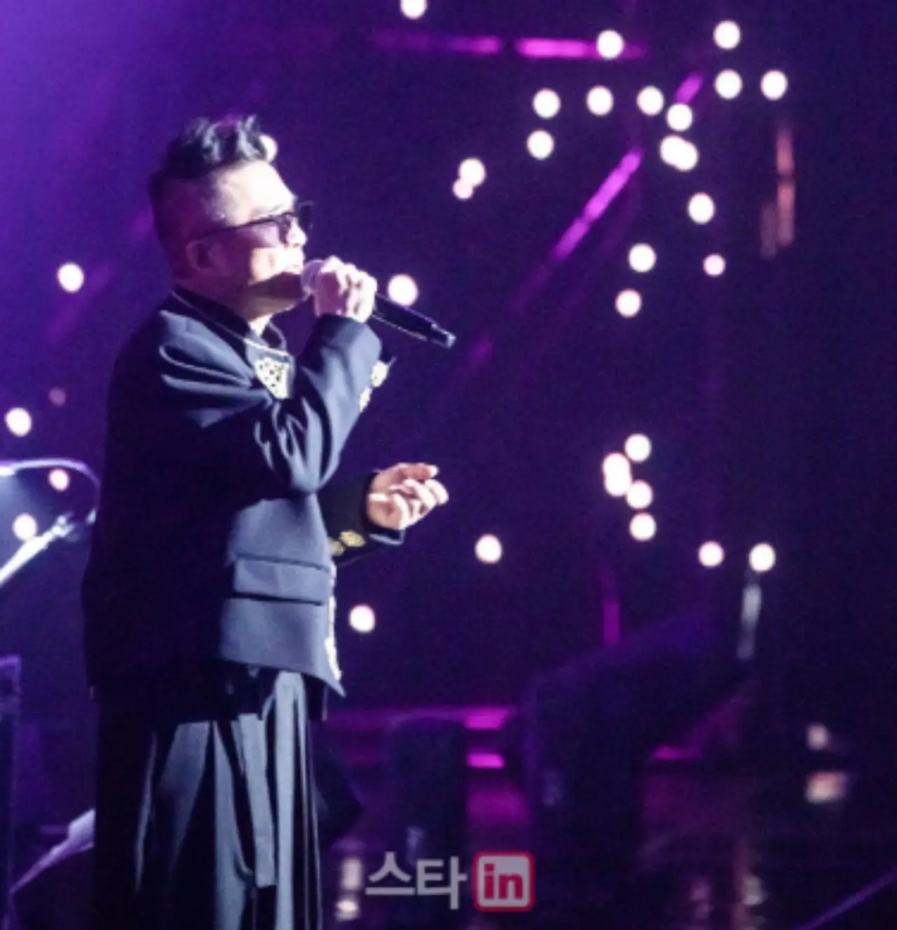 歌手キム・ゴンモ、「結婚もして離婚もして」…6年ぶりのステージ復帰