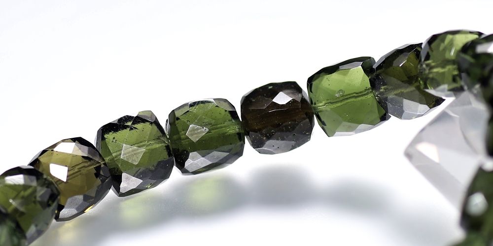 高品質++]天然モルダバイトブレスレット/タンブルカットビーズ（約6.2