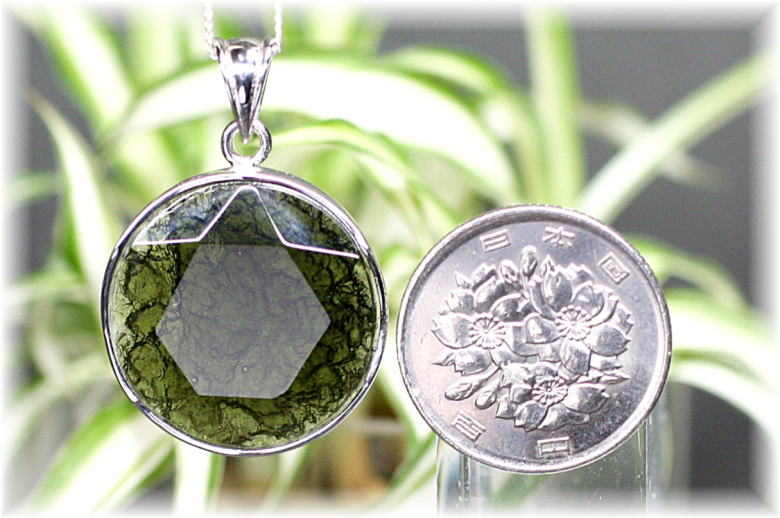 天然モルダバイトペンダントトップ（シルバー925・ヘキサゴン） - 埼玉