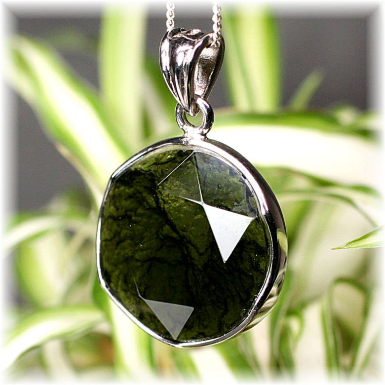 天然モルダバイトペンダントトップ（シルバー925・ヘキサゴン） - 埼玉