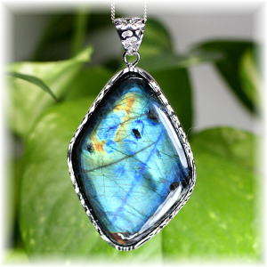 フィンランド産]スペクトロライトペンダントトップ（シルバー925