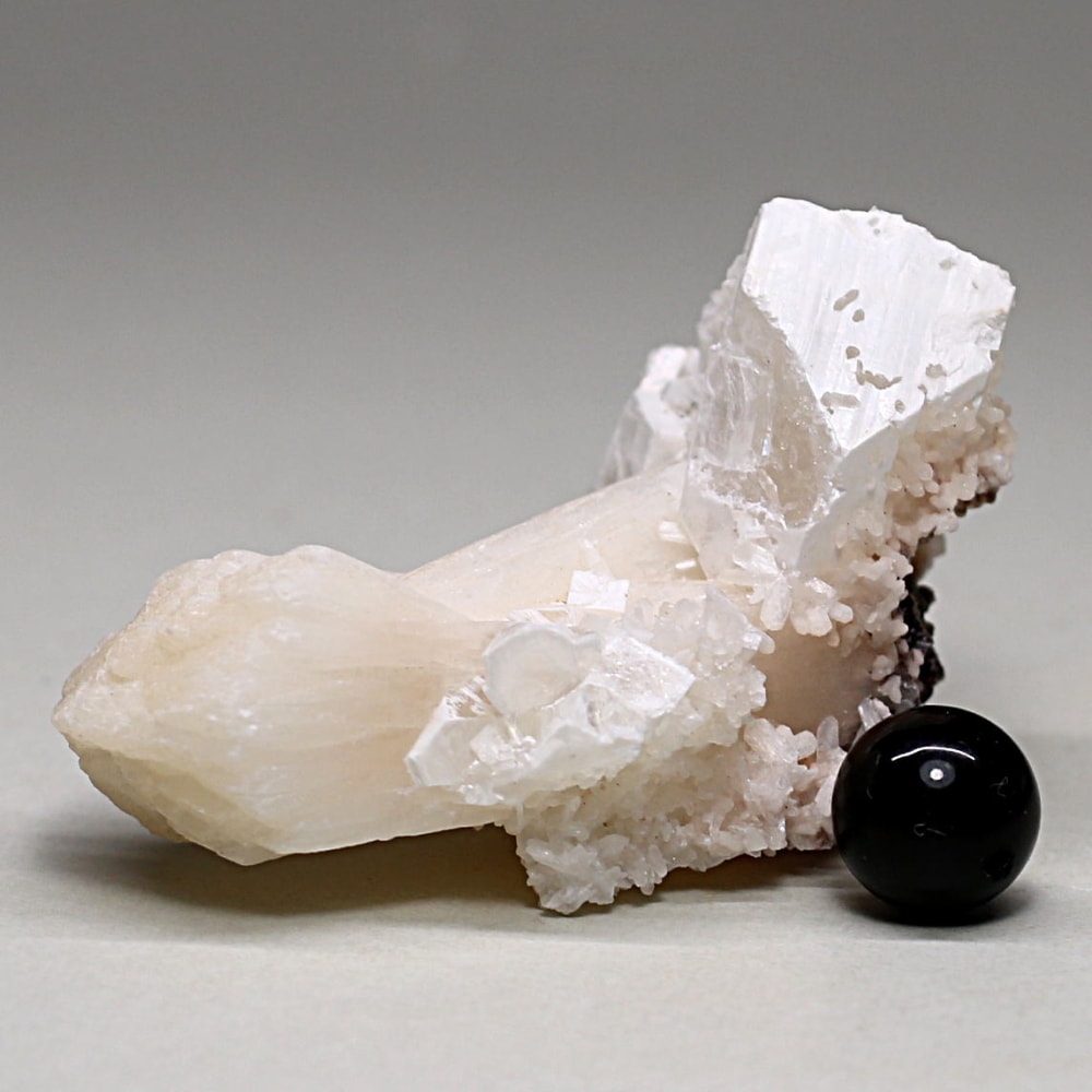 インド/プネー産]変種アポフィライト共生？スティルバイト原石