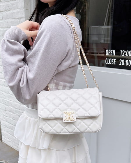 エンブレム付キルティングショルダーバッグ｜INGNI(イング) 公式通販