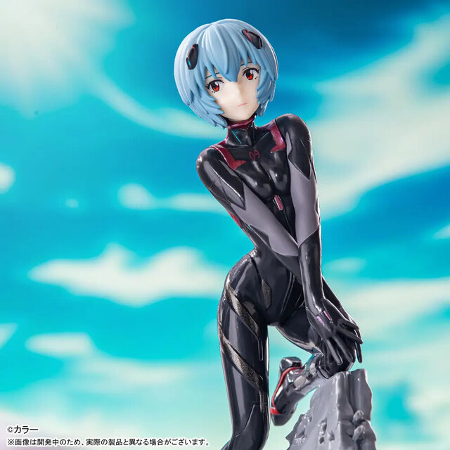 アスカのパイロットスーツに輝きが増す…！「エヴァ」メタリック塗装で