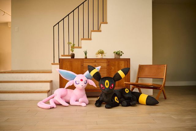 ポケモン』エーフィ、ブラッキーの等身大ぬいぐるみ予約は6月16日まで