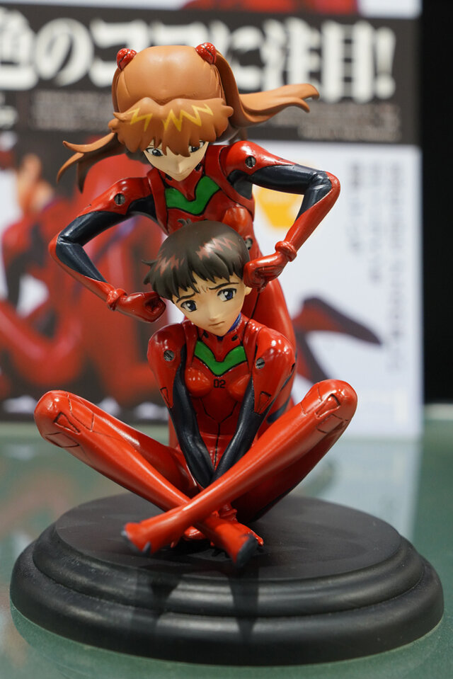 綾波レイ、アスカの大型造形物も！「エヴァワンフェス」珠玉の作品が大