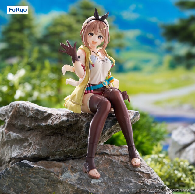 太ももが蓋を抑えてくれる！「ライザ」ぬーどるストッパーフィギュアが