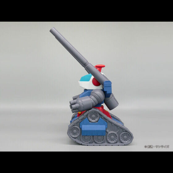 SD「RX-78-2 ガンダム」と「 RX-75 ガンタンク」がジャンボソフビに