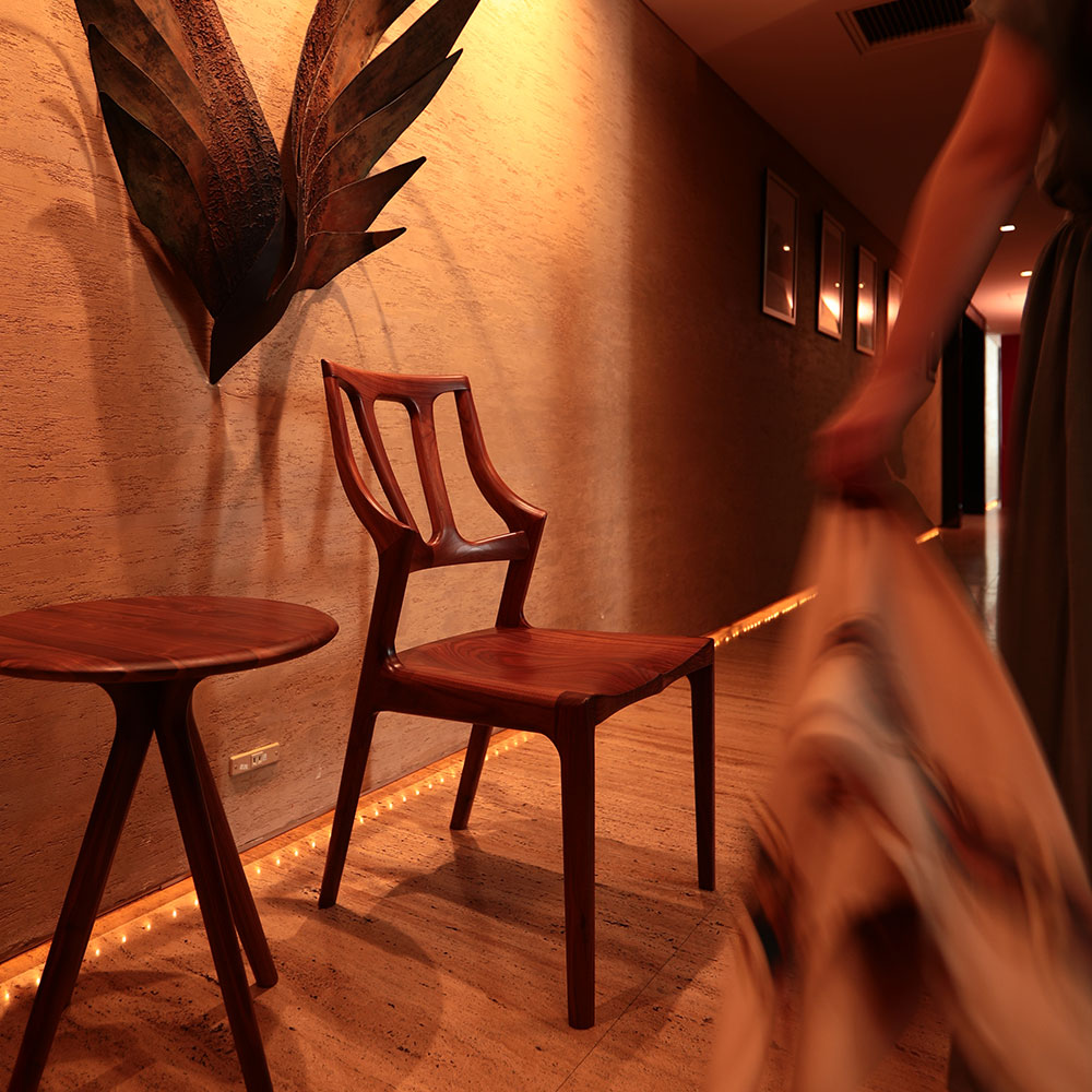 起立木工 ダイニングチェア「ライズ」ウォールナット材 | 【公式】大塚